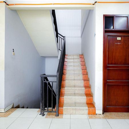 J&B Rooms Tomang Jakarta Mitra Reddoorz Zewnętrze zdjęcie
