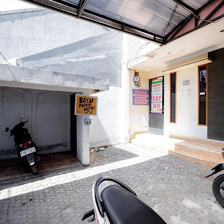 J&B Rooms Tomang Jakarta Mitra Reddoorz Zewnętrze zdjęcie