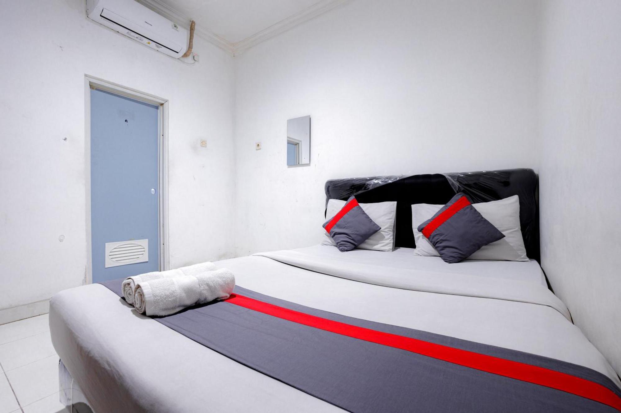 J&B Rooms Tomang Jakarta Mitra Reddoorz Zewnętrze zdjęcie