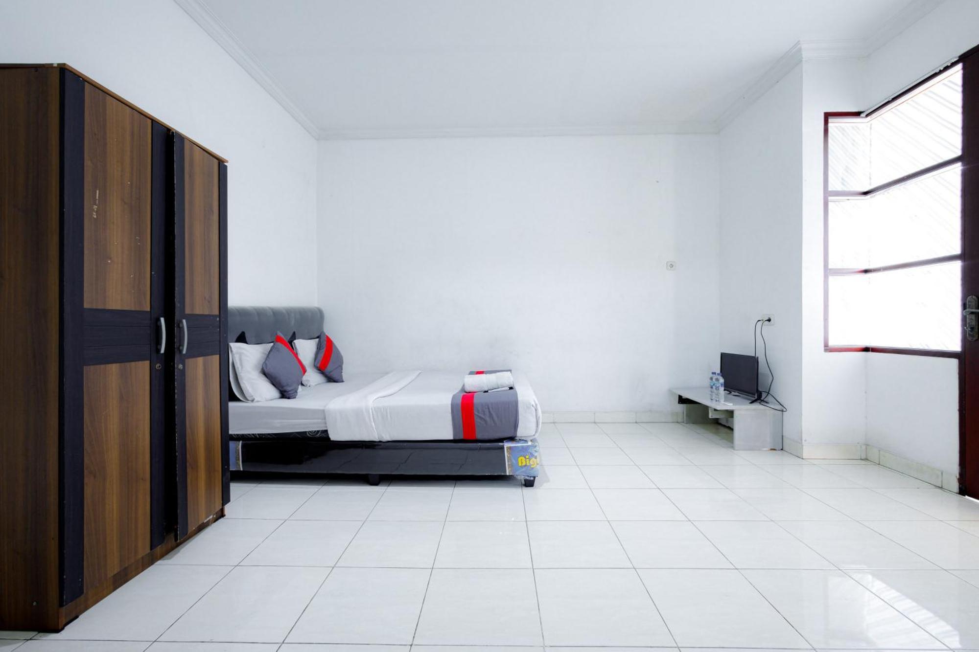 J&B Rooms Tomang Jakarta Mitra Reddoorz Zewnętrze zdjęcie