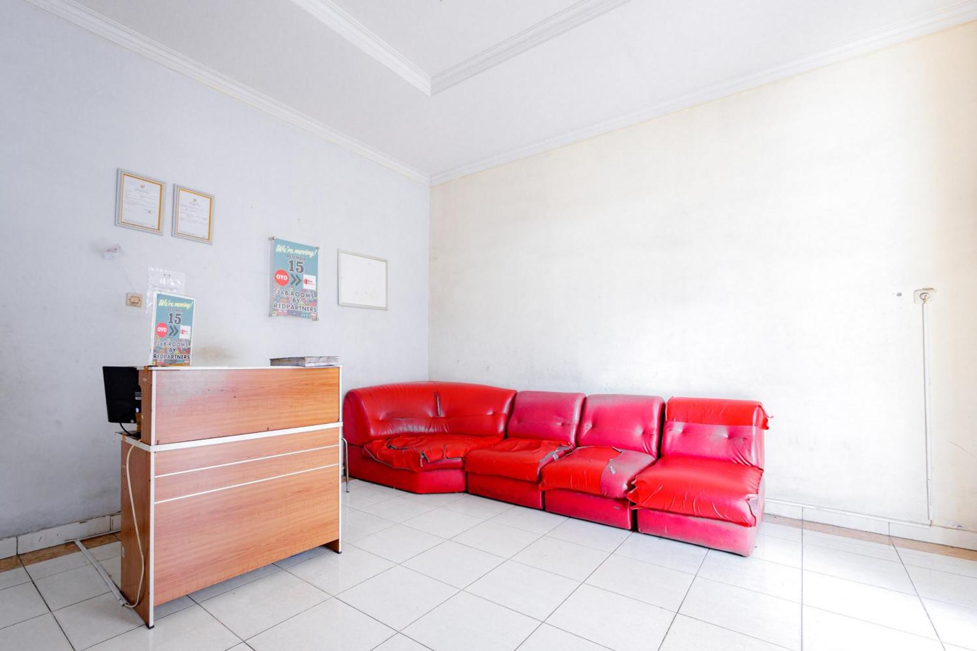 J&B Rooms Tomang Jakarta Mitra Reddoorz Zewnętrze zdjęcie
