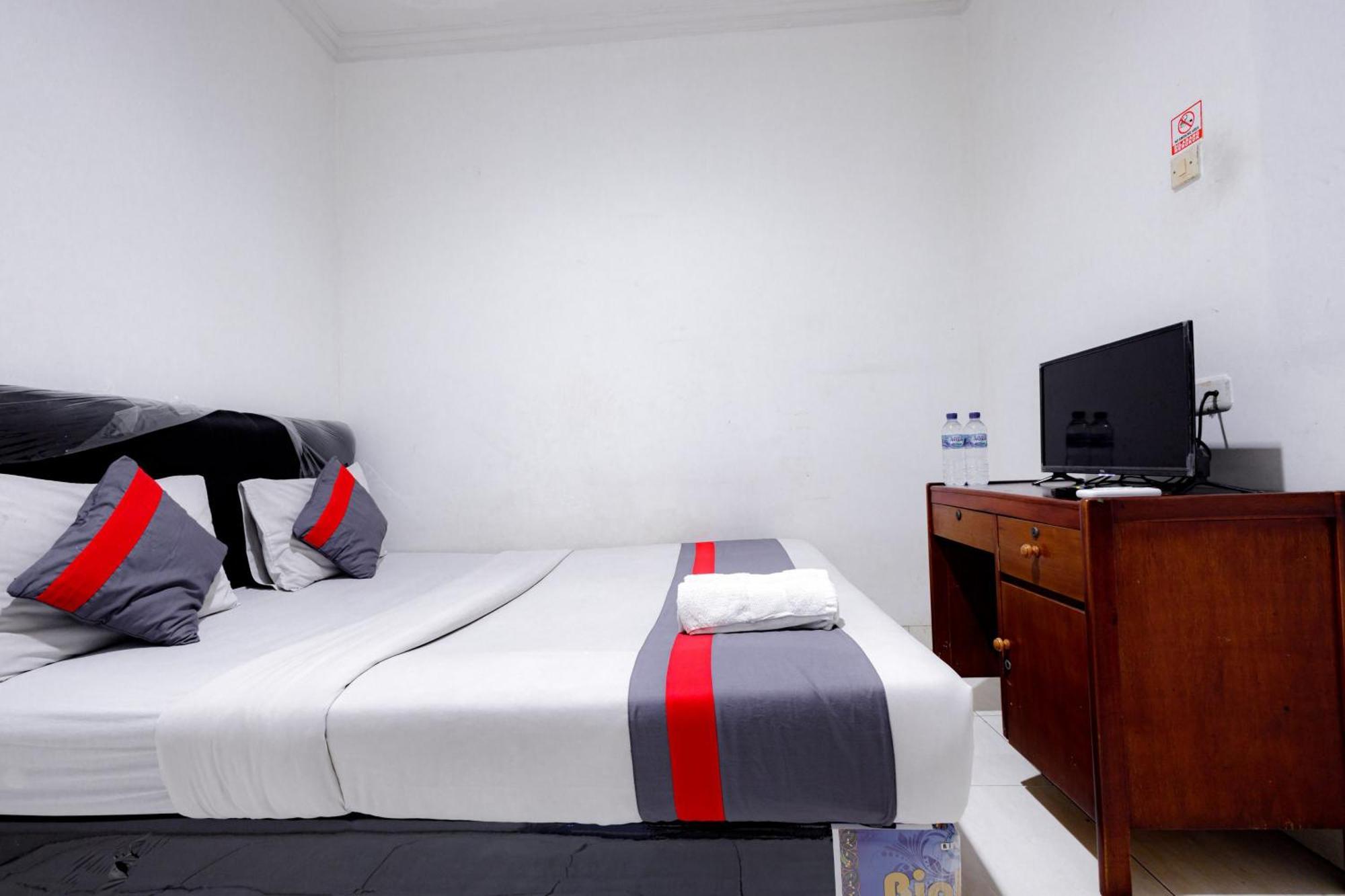 J&B Rooms Tomang Jakarta Mitra Reddoorz Zewnętrze zdjęcie