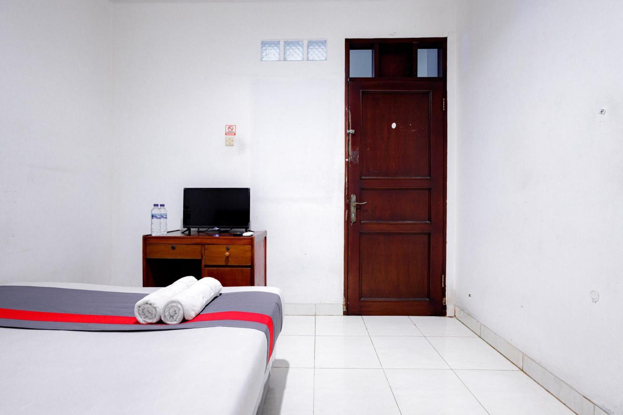 J&B Rooms Tomang Jakarta Mitra Reddoorz Zewnętrze zdjęcie