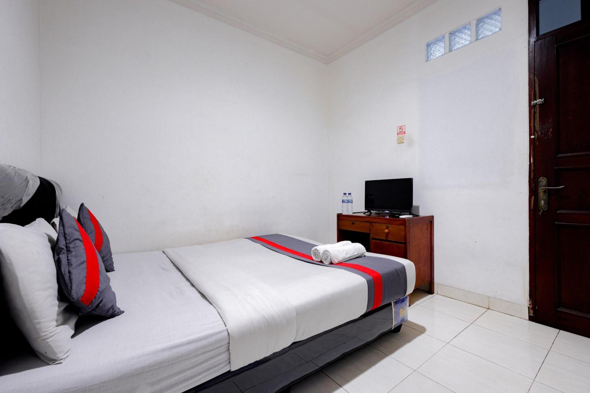 J&B Rooms Tomang Jakarta Mitra Reddoorz Zewnętrze zdjęcie